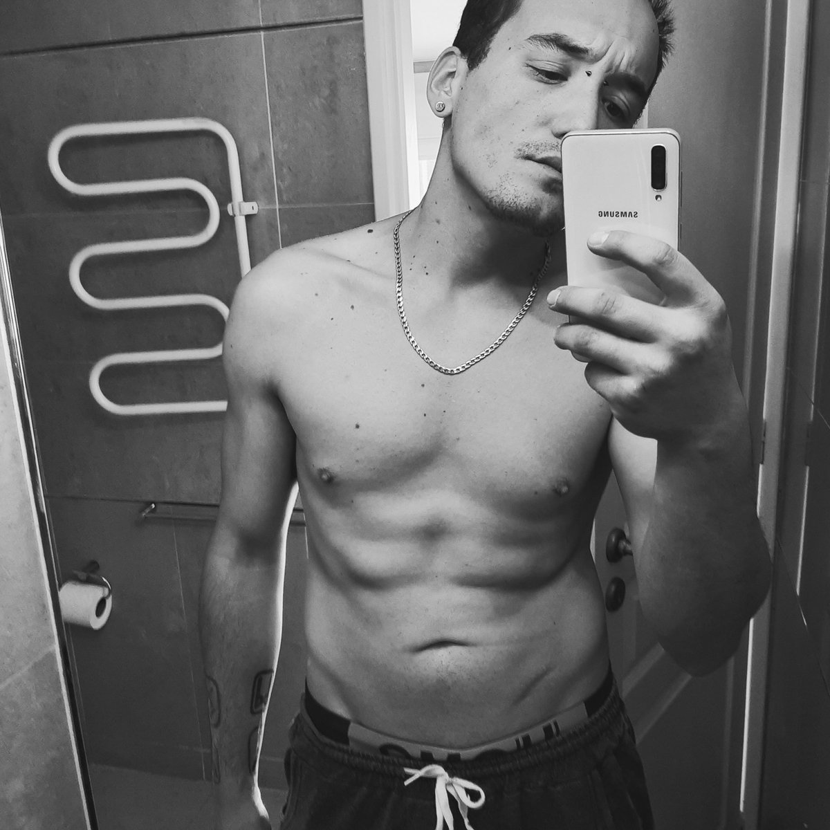 RodriTab's tweet photo. #NuevaFotoDePerfil https://t.co/iHbUMKc27s
