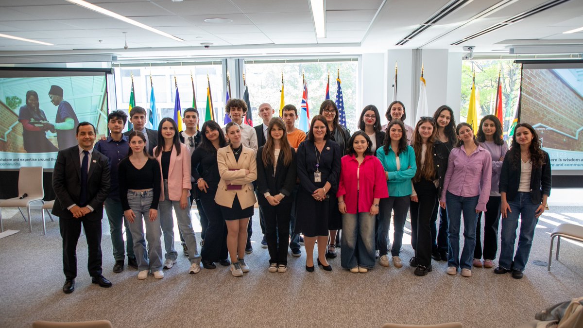 #GlobalYouthServiceDay honors the incredible impact that young volunteers make on their communities everyday. This week, @PeaceCorpsDir Spahn welcomed young leaders from the Republic of Georgia who are visiting the U.S. as part of @StateDept's On-Demand Youth Leadership Program.