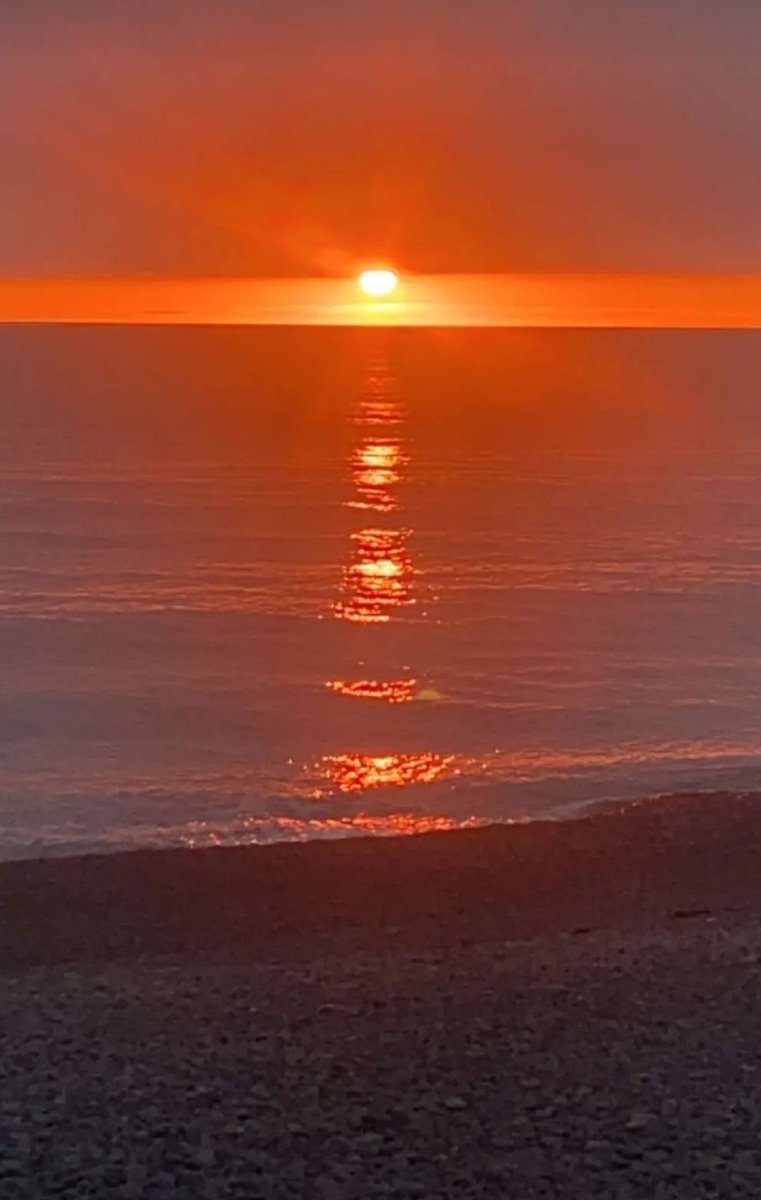 Amazing sunset this evening #Aberystwyth 🌅