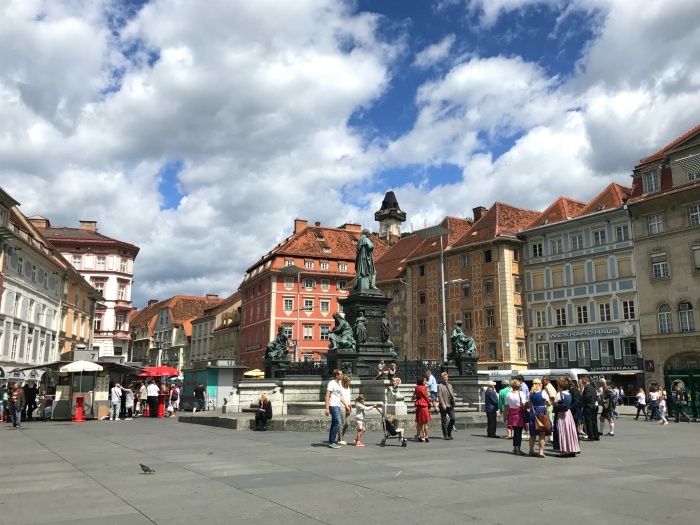 🇦🇹 Check out all the fun things to do in Graz - Austria's sunny southern capital - plus a video! 👉 heatheronhertravels.com/things-to-do-i… 🇦🇹Graz offers a relaxed Mediterranean lifestyle, great food and secluded courtyard cafés to while away a weekend @VisitGraz @Austria_UK