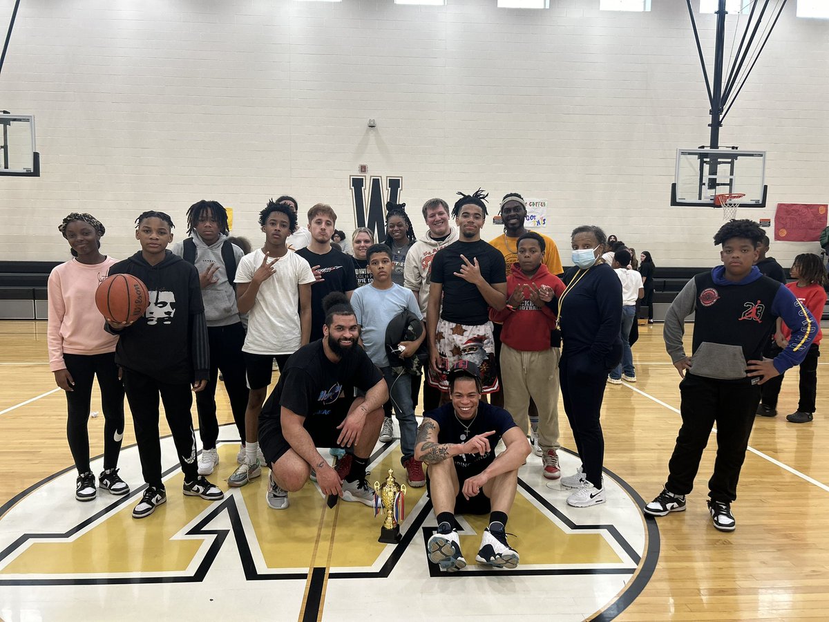 It was late, but we finally were able to have our Staff vs Students basketball tournament! 🏀🏆Students earned the ability to compete for a spot on the student team and played against the teachers this afternoon! #basketball #pbis #goodday <a href="/warrenschools/">Warren City Schools</a>