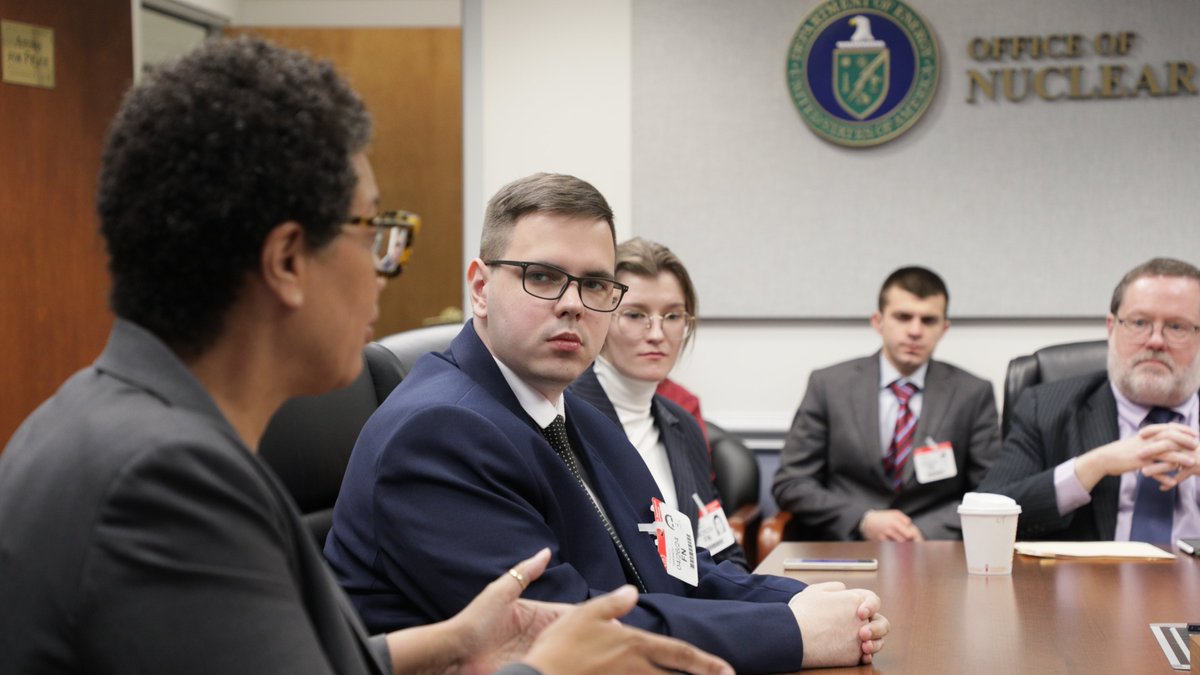 WELCOME 👋: @ENERGY recently hosted grad students from Ukraine as part of a nuclear energy internship program. The students presented their thesis projects earlier this week at @argonne and met with Deputy Secretary David Turk and other DOE leaders over the last two days in DC.