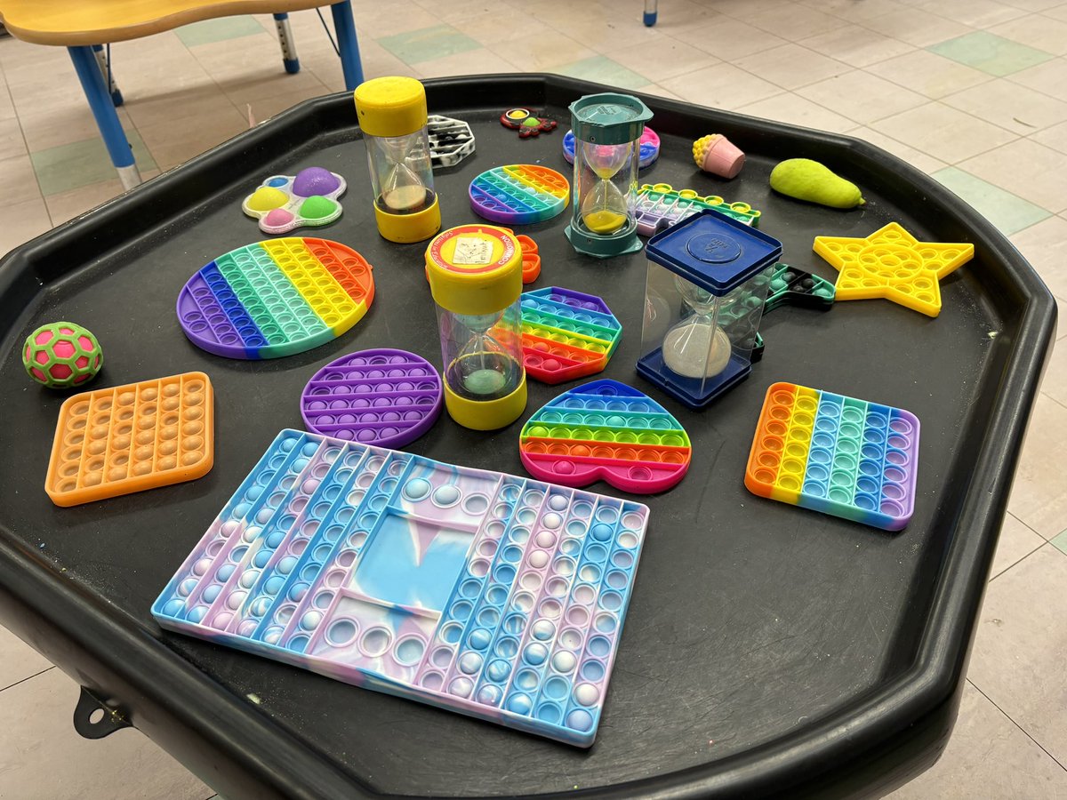 Our sensory popper challenge was a big hit this week. The children were challenged to try and pop all the buttons before the timer ran out. Funky fingers fine motor skills mixed with maths 💜
#eyfs #earlyyears
