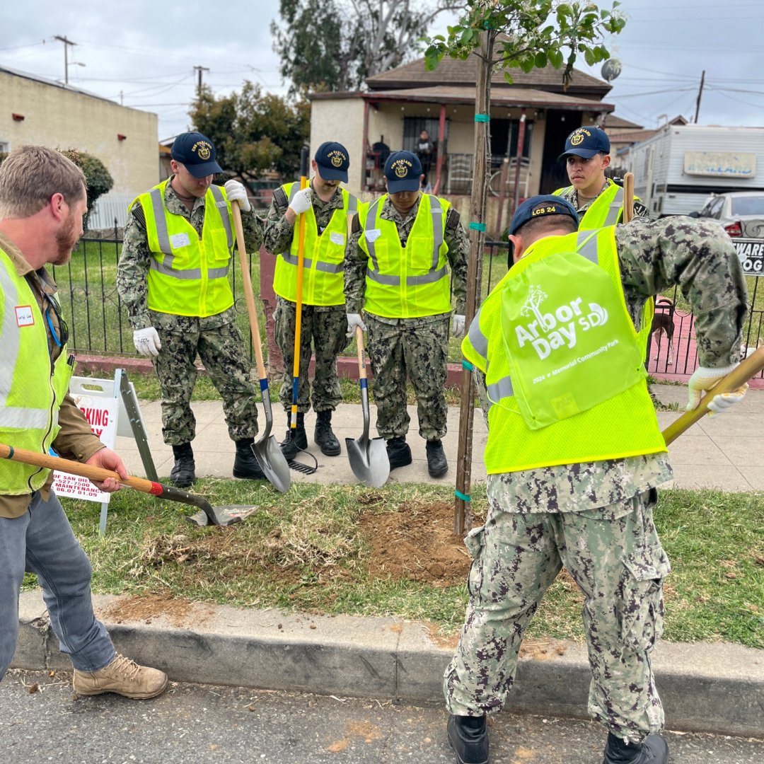 A big THANK YOU to the more than 300 incredible San Diegans who spent their #ArborDay planting 100 trees in the #LoganHeights community. Your dedication to cultivating #SanDiego's urban canopy has truly shone this #NationalVolunteerWeek. #SanDiegoatWork