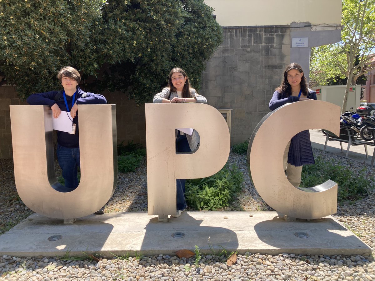 Avui, el Jan, la Clàudia i la Tifanny, alumnes de 2n de Batxillerat, han participat al 16è Simposi de treballs de recerca de Batxillerat del Garraf, organitzat pel @crpgarraf i han presentat els seus treballs als alumnes de 1r de Batxillerat de la comarca. Molt bona feina!