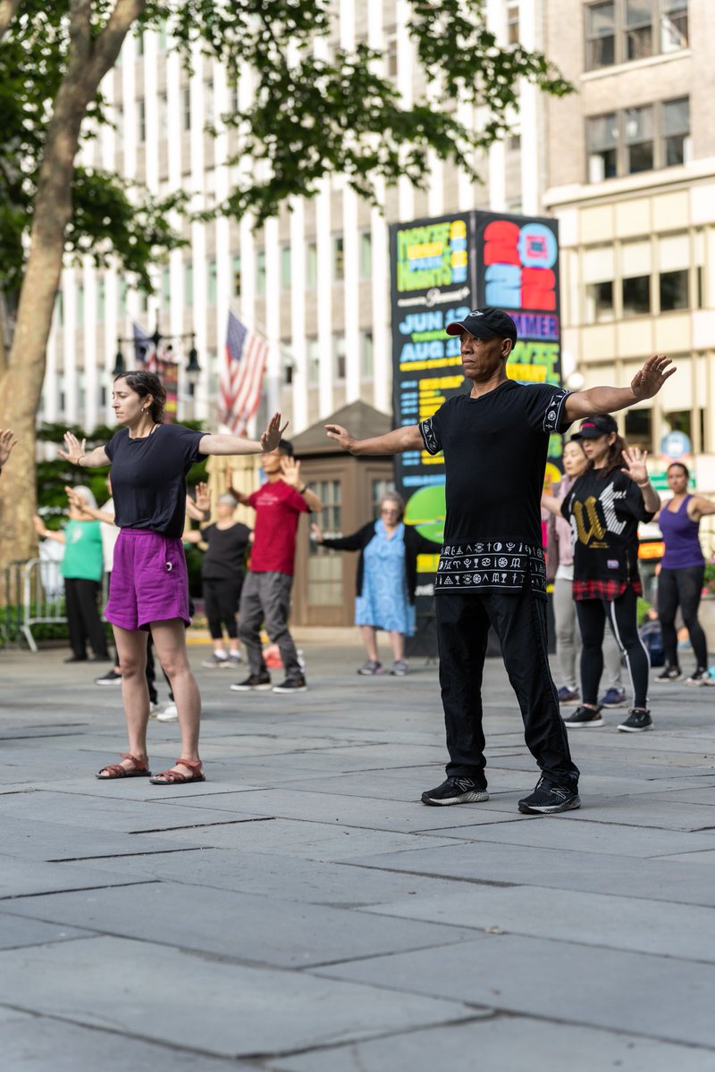 Tomorrow is World Tai Chi Day 🌏! Join us in the park from 11am-1:30pm to learn and practice this Chinese martial art with instructors from the Tai Chi Chuan Center ✨. Tap for more info 💚: bryantpark.org/calendar/event…