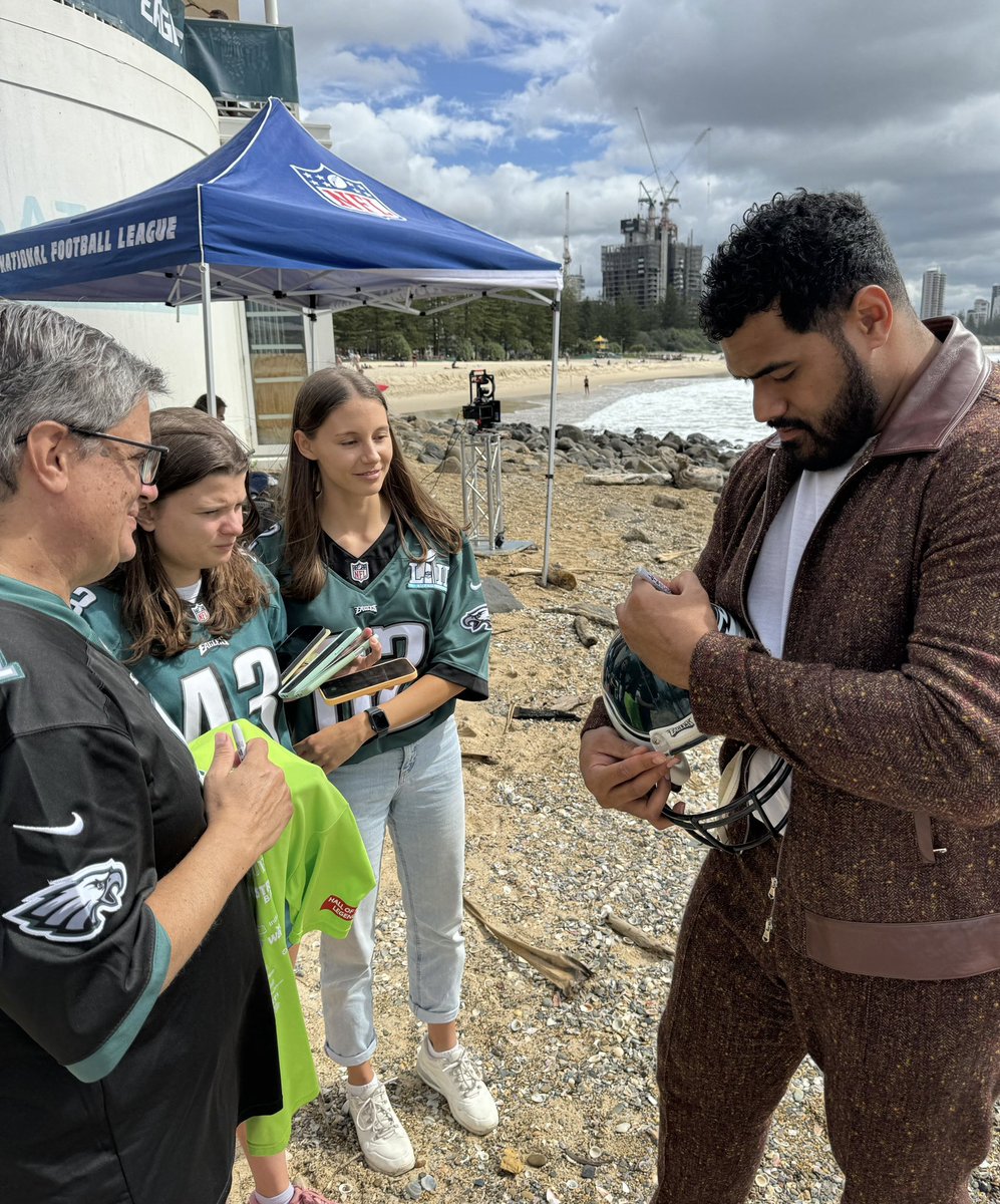 Our EAF family is global 🇦🇺 Before making the first-round draft pick, Jordan Mailata was able to meet EAF community member Leah at the Eagles Draft Party in Australia! Leah and her family have been virtual participants in the Eagles Autism Challenge for years👏