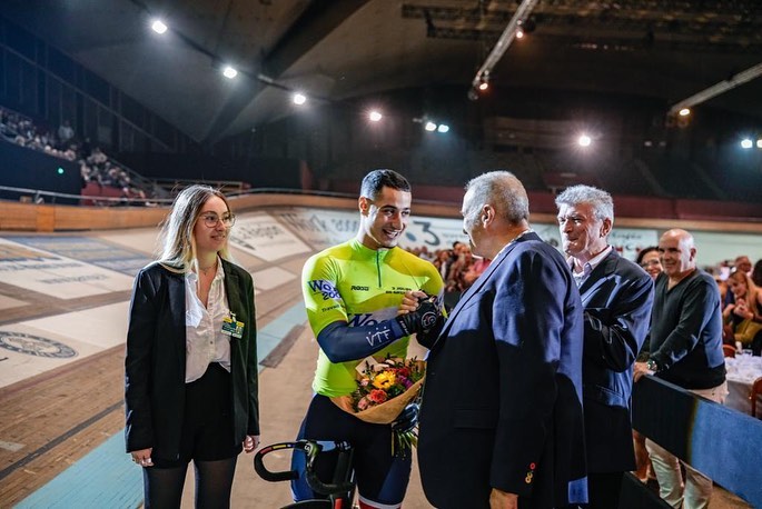 Track Piste (@trackpiste) on Twitter photo 🇫🇷 3 Jours de Grenoble:
▪️Gros, Helal y Borras, estrellas, Pervis, el padrino
▪️ <a href="/gros_mathilde/">Mathilde_GROS</a>, <a href="/hr_helal/">Rayan Helal</a> et Marion Borras, stars, <a href="/FrancoisPervis/">François Pervis</a>, le parrain
trackpiste.com/2024/04/3-jour… 🇫🇷 3 Jours de Grenoble:
▪️Gros, Helal y Borras, estrellas, Pervis, el padrino
▪️ <a href="/gros_mathilde/">Mathilde_GROS</a>, <a href="/hr_helal/">Rayan Helal</a> et Marion Borras, stars, <a href="/FrancoisPervis/">François Pervis</a>, le parrain
trackpiste.com/2024/04/3-jour…