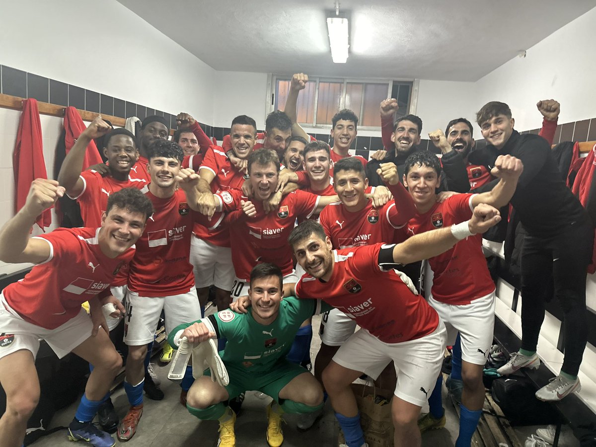 CD_Cortes3's tweet photo. Victoria del #CDCortes 0-1 contra C.D. Alesves ‼️ ➕3️⃣ 🔴⚫️ #AupaCortes #VamosCortes #JuntosSomosMasFuertes
TODOS JUNTOS 🍍🔴⚫ A por lo siguiente
#AupaCortes 🔴⚫️ https://t.co/mIEmCThZYb