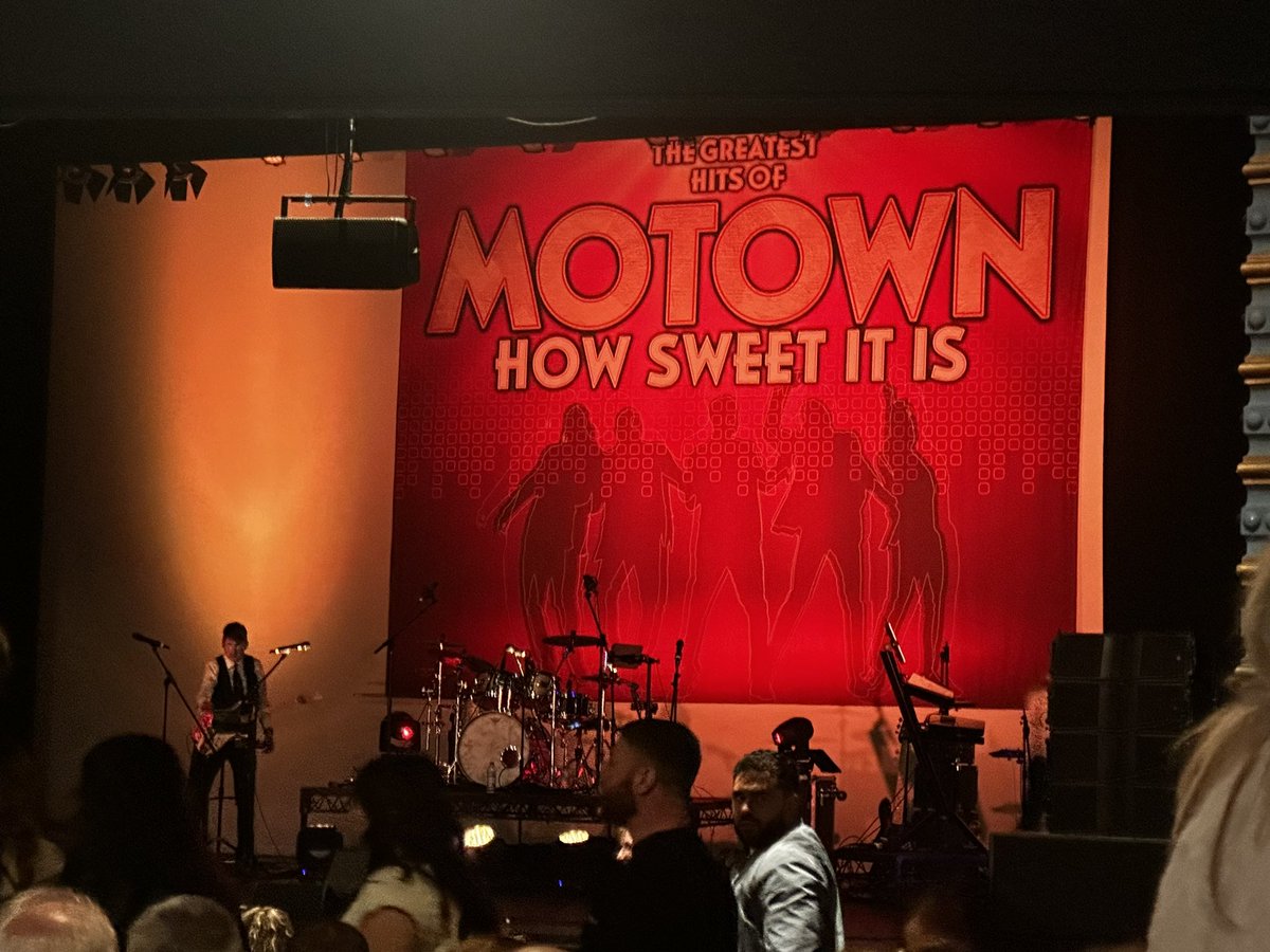 Friday night is Motown night 👌🏼 @thealexbham