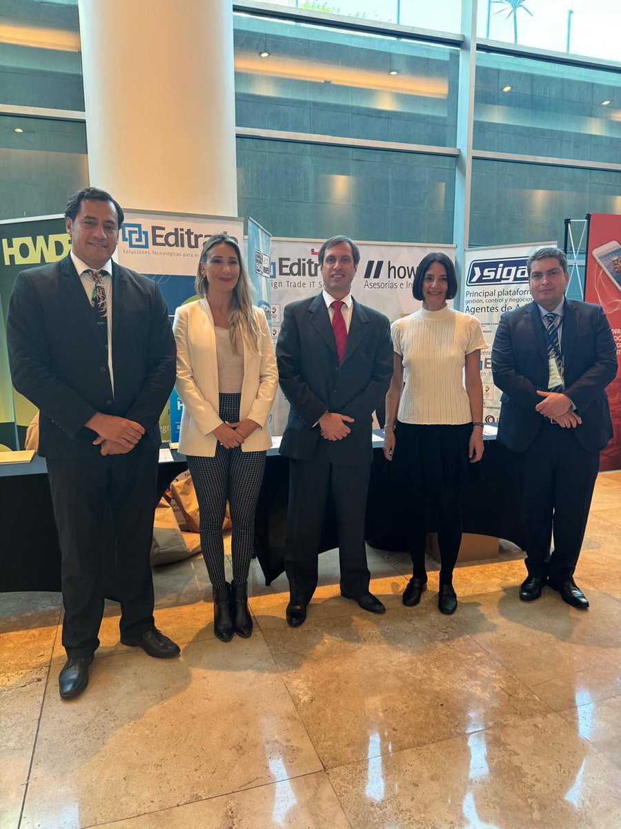 SoporteEditrade's tweet photo. El CEO de @SoporteEditrade Juan Enrique Ortúzar Elton y Barbara Matamala Directora de @SICEX_CHILE @Min_Hacienda compartiendo en el evento de la @caduanera de Chile en el Hotel Miramar de Viña del Mar.
#Editrade #Aduanas https://t.co/UB0nSjJv4H