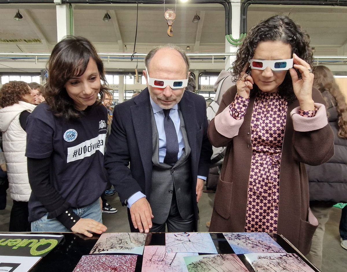 Hoy ha sido un día intenso cargado de visitas en el #stand68 de la II Feria de la Ciencia y la Innovación en el que conmemoramos el Año Cajal. Muchas gracias a tod@s por visitarnos! 🧠🔬@uniovi_info @UOdivulga @FINBAsturias @agenciasekuens