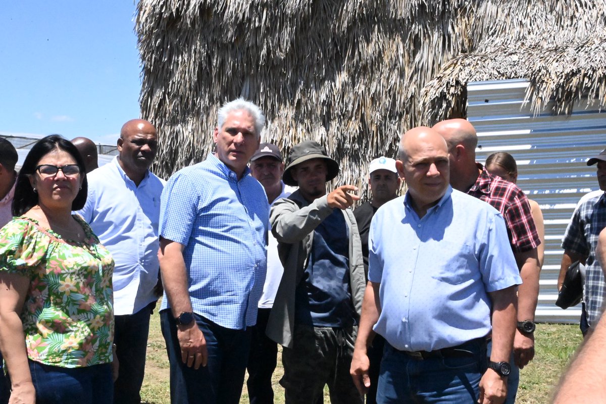 🇨🇺| A Placetas, en Villa Clara, llegaron el presidente <a href="/DiazCanelB/">Miguel Díaz-Canel Bermúdez</a> y el secretario de Organización, <a href="/DrRobertoMOjeda/">Dr. Roberto Morales Ojeda</a>, para continuar los intercambios en los municipios.

Ayer fueron Florida, Camagüey, y Morón, Ciego de Ávila; y en la mañana de hoy, Taguasco, en Sancti Spíritus.