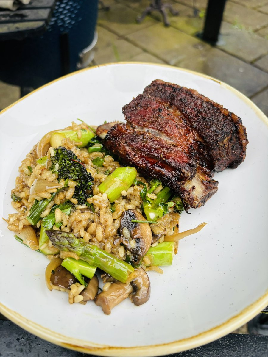 First time making risotto on the BBQ 🔥
With seasonal 🇬🇧veggies, saffron and the all important #BritishBeef 🥩🇬🇧 #biteintobritish #backbritishfarming #NoFarmersNoFood