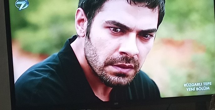 esracicen86's tweet photo. Zeynep ": halil"? diye 😲😲😲🤍🖤 Halil Zeynep": #SenMisin gerçekten  misin "? diye🖤🖤 #RüzgarlıTepe https://t.co/s181XjCbLa