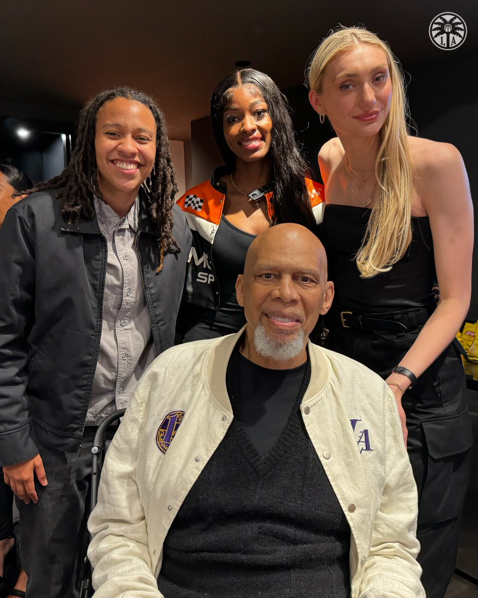 It's Showtime! 💛💜 The stars were out in LA last night! @Kenzie4bs x @iamthathooper x @cameronbrink22