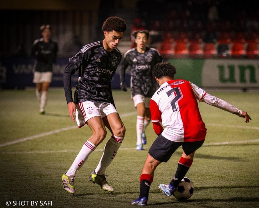 Aaron Bouwman makes his Ajax U23 & pro debut! He becomes Ajax U23’s 8th youngest debutant ever. ✨✔️

#AjaxU23 #JongAjax #jajrod