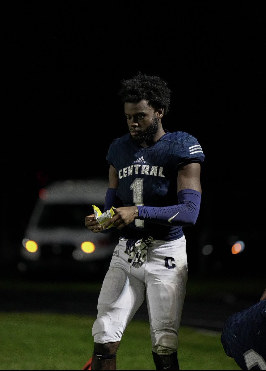 Congratulations to Wayne State University Commit Decarlos White on being selected to the East team as part of the 42nd MHSFCA East-West All Star Game this year held at Lawrence Technological University on June 22, 2024, 1pm  #CentralFoorball #Trailblazer4Life 
#SweetBlueandWhite