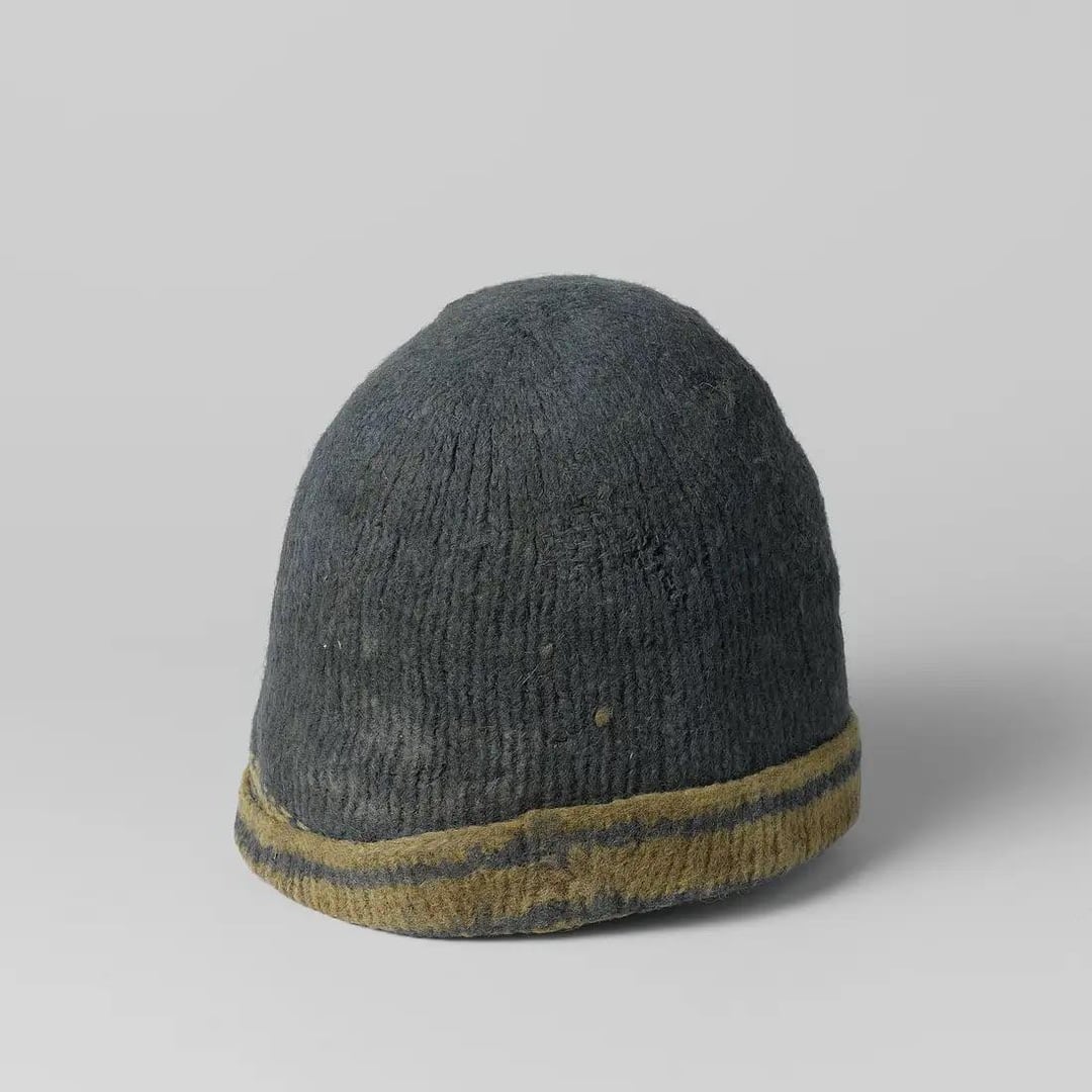 Woollen cap found in the grave of a 17th century Dutch whaler