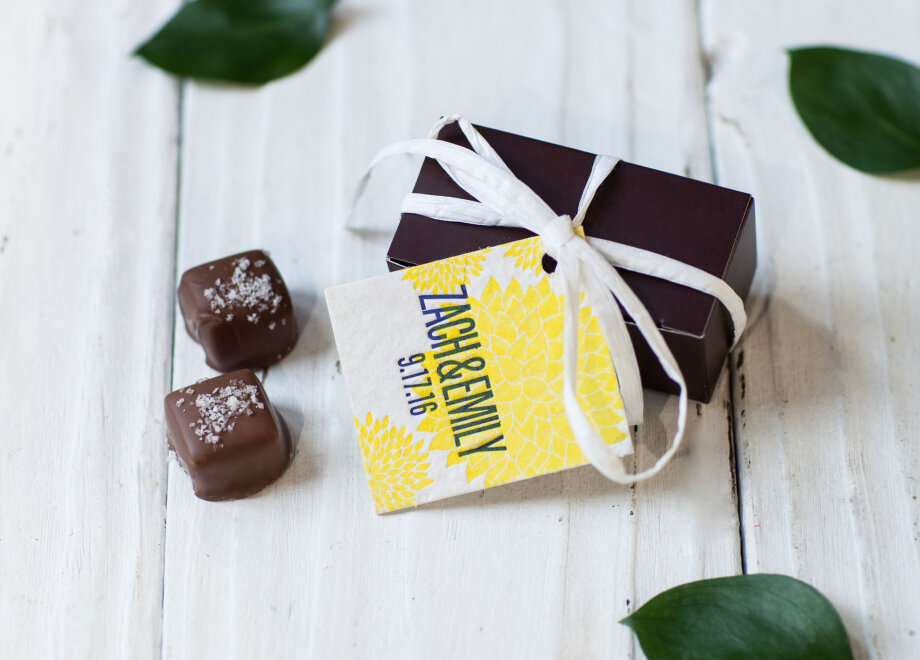 Wedding season is quickly approaching! Choose a custom favor your guests will love. Artisan chocolates packaged with a handprinted letterpress note are gifts your guests will remember!

Learn more: hedonistchocolates.com/shop/salted-ca…

#weddingfavors #chocolategifts #rochesterny