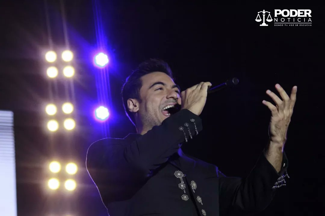 PoderNoticiaPue's tweet photo. #ATODASPARTES || Luego de su presentación, #CarlosRivera dejó la vara muy alta y demostró los grandes espectáculos que disfrutaremos en la @FeriaPuebla
En la primer noche del #TeatrodelPueblo, el cantante dejó satisfechos a los miles de #poblanos que desde muy temprano lo esperaban con ansias
Una noche insuperable para fans que pudieron verlo de manera #gratuita ✨
#PoderNoticiaPue #DondeTuVozSeEscucha #CarlosRivera #Tour #show #viaje