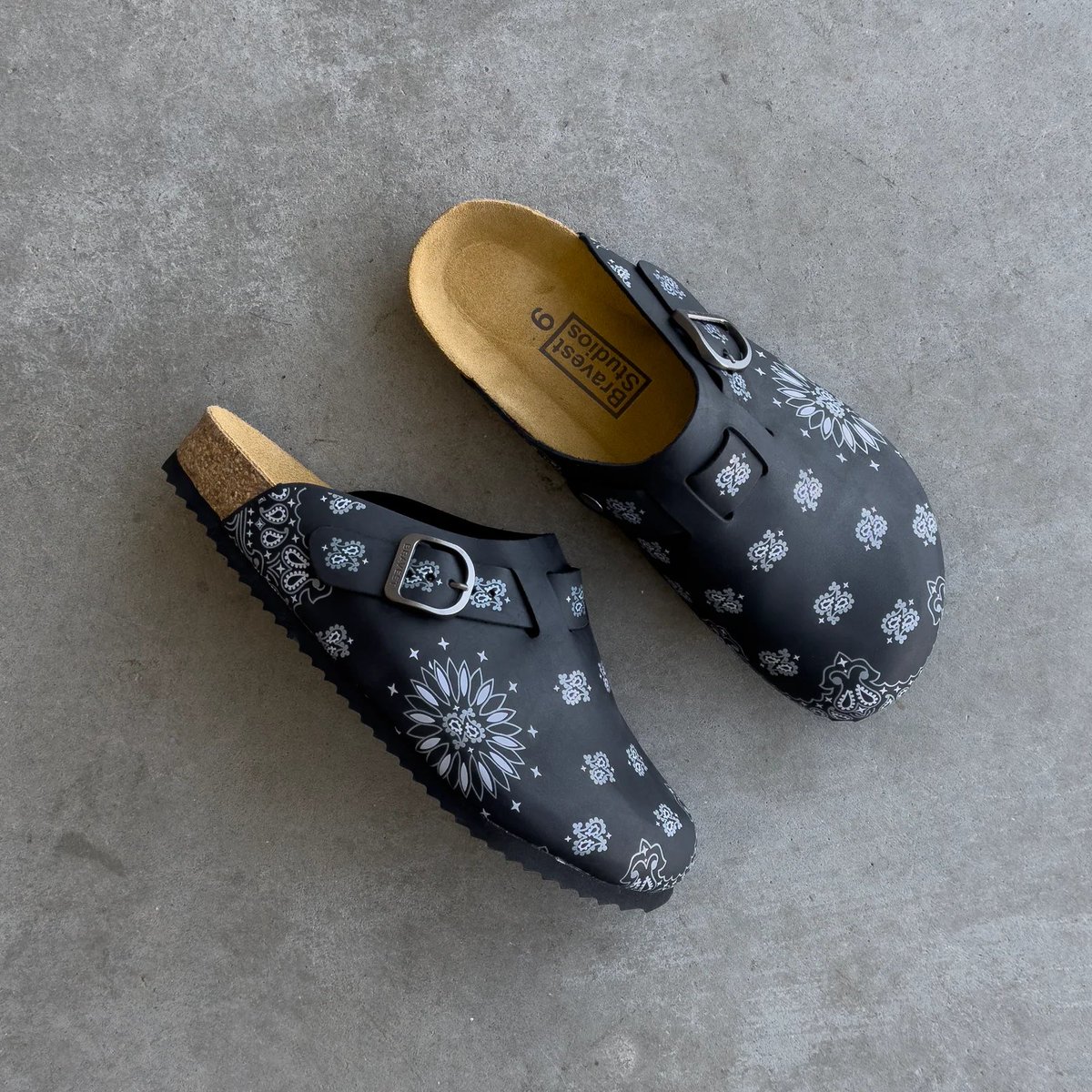 BLACK PAISLEY CLOGS

braveststudios.com/products/black…