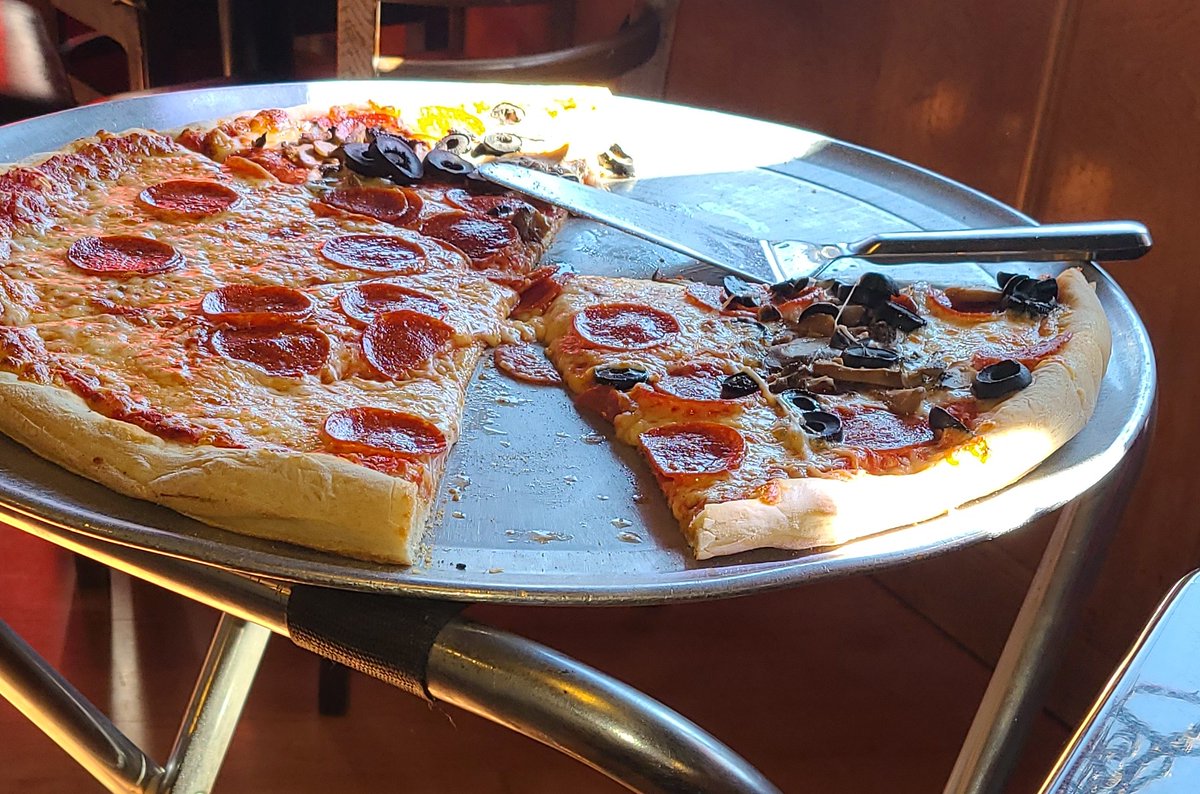 If you're ever in the Catskills, THIS is a 'small' pizza 🤣 Is that a luggage rack they set it on?? #HolyHuge 🍕