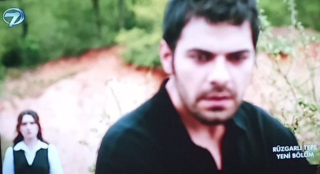 esracicen86's tweet photo. Zeynep ": Halil ne olur '? diye 😲 Halil Zeynep": #SenMisin gerçekten  mi yaşıyorsun "? diye 😒🙄#RüzgarlıTepe https://t.co/qRfag1vIMI