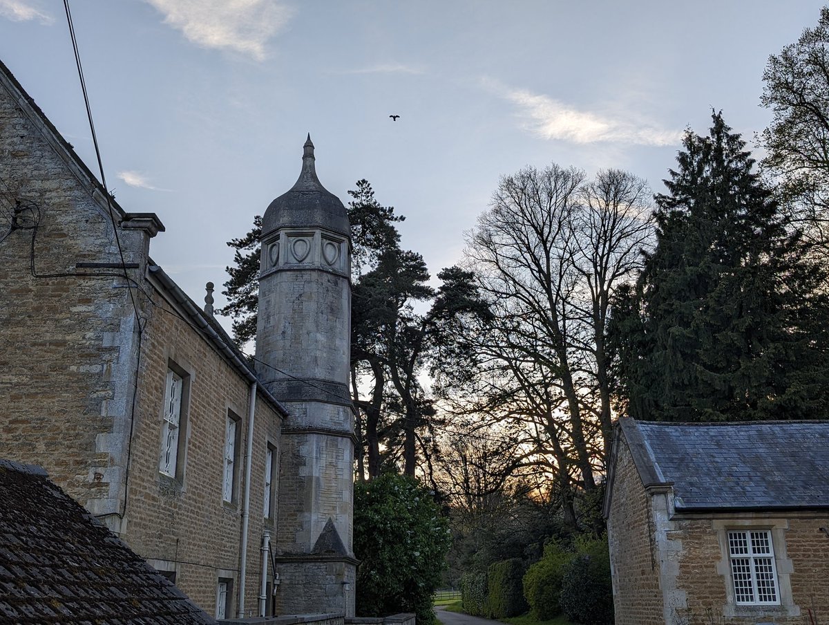 Gloria in excelsis Deo Low Mass in an English country house chapel in the heart of the Shire