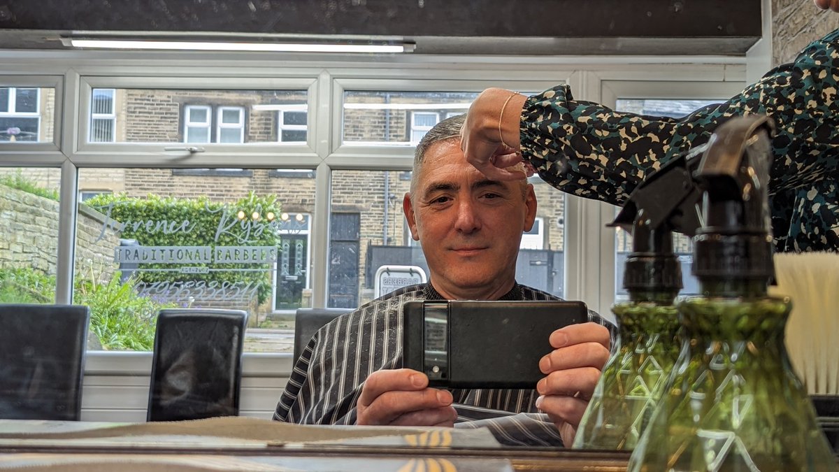 The nursery rhyme 10 Green bottles involves 'count'ing 'down'. @ajsmith_libdem's trim only involved 1 green bottle (sitting on the counter not the wall) but his (V)order(man) of a 1 back and sides remains a cons't'(on)ant. 💈 Terrence Ryben, Luck Lane, Huddersfield #supportlocal