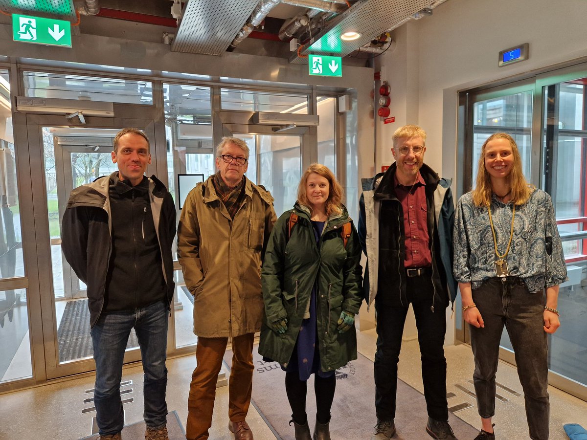 Today @Irena_Adia defended her thesis entitled 'Effects of drougth on boreal forest understory species' in a professional way @deepsthlmuni Congrats!! Proud supervisor and co-supervisors! Thanks to collaborators @PieterDeFrenne, Mari Jönsson and Johan Ehrlen!