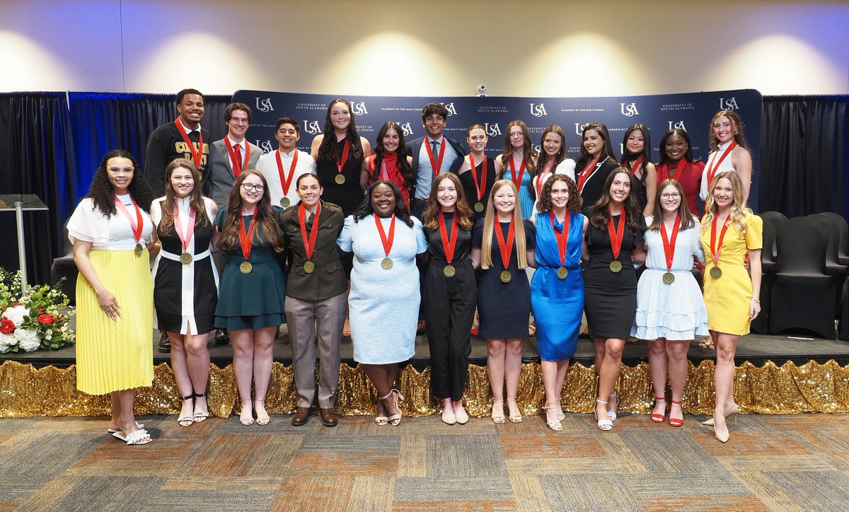 Twenty-four students were inducted into the Jaguar Senior Medallion Society for outstanding academic and leadership achievements, community service, engagement and for displaying Jaguar pride. Read more: southalabama.edu/departments/pu…