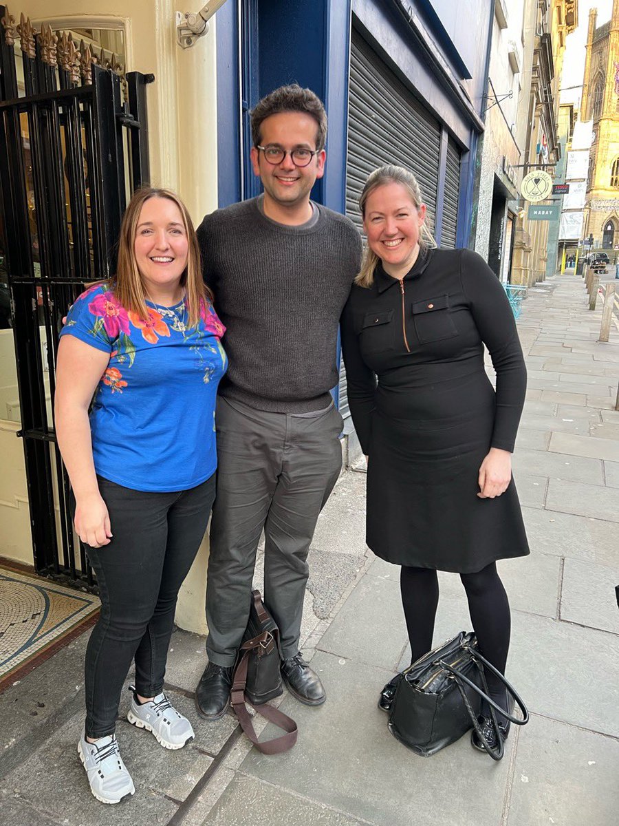 Fantastic evening to end @RheumatologyUK #BSR24 catching up with two great mentors and friends Dr @Ca33a11 & @DrJennyChristie. Always good to see those who helped & inspired you to do #rheumatology. 📸:@DrMiniDey