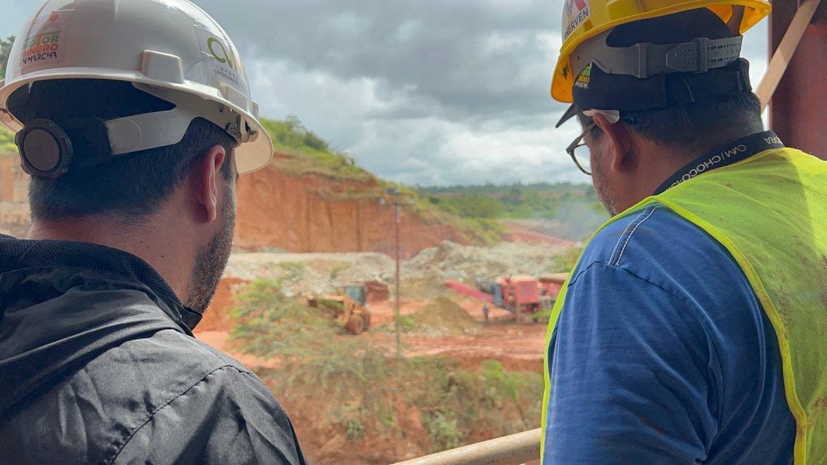 cvm_ve's tweet photo. #SomosCVM || Junto al Pdte. de @CVMVenezuela, MG. Carlos Osorio y el pueblo minero, incrementamos presencia en terreno, ejecutando inspecciones y haciendo seguimiento a las áreas productivas.

Junto al pueblo minero, ¡Seguimos trabajando!

#26Abr 
#IgualdadYJusticiaSocial https://t.co/W149vGDhPh