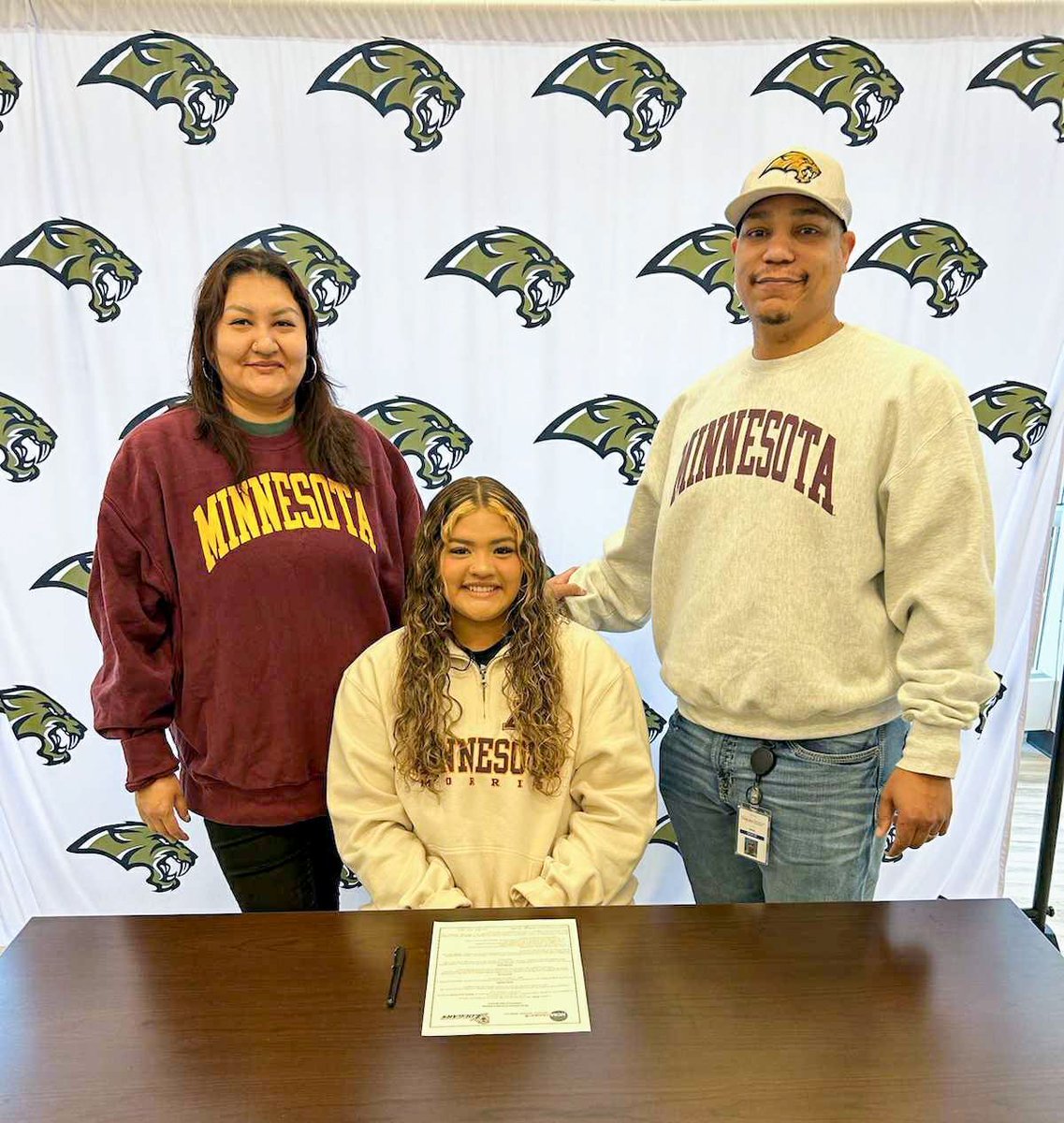 Congratulations to Amaya Willis (Cheyenne River Sioux/Chickahominy) out of Bismarck North Dakota, who signed her letter of intent to continue her education and Throw for the University of Minnesota Morris.
#NativePreps #CRST #Chickahominy