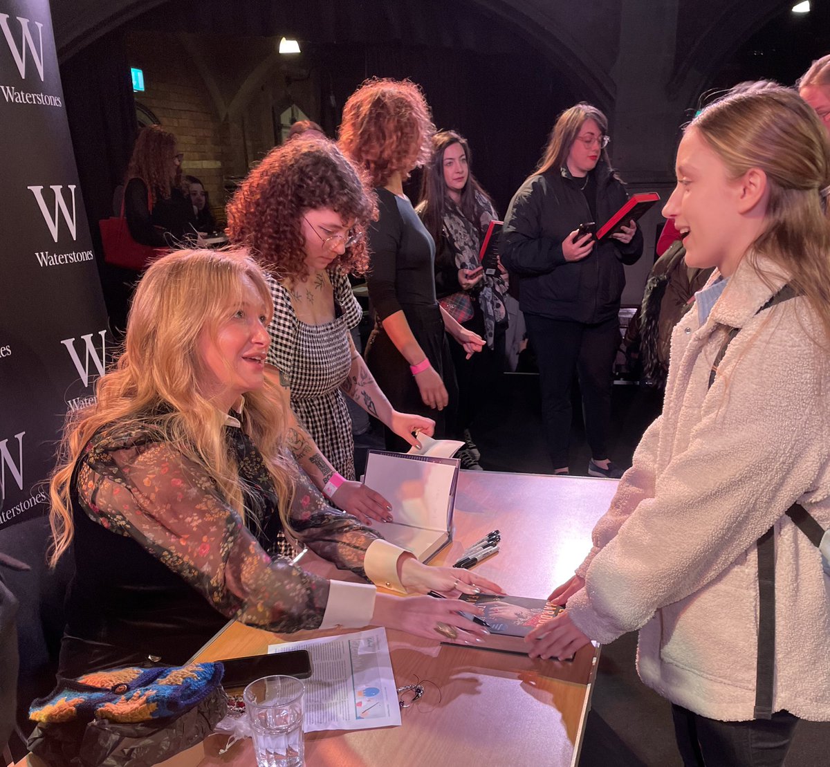 Had such a fantastic time this evening listening to the forever charming, witty and inspiring #LeighBardugo, who signed my copy of #TheFamiliar. This is one of my favourite books of the year so far, so I can’t wait to see what she comes out with next ✨🍷🦂