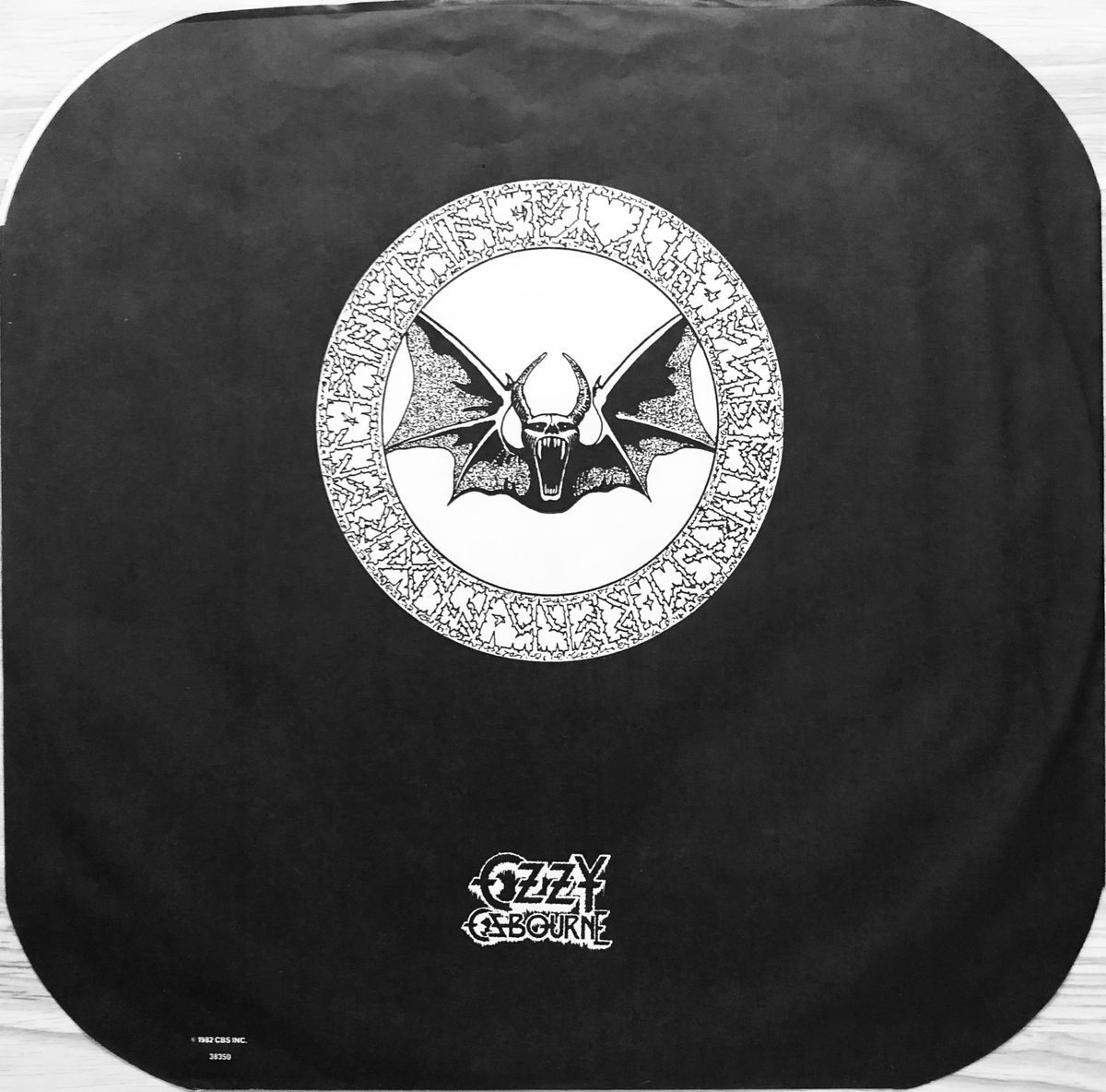 Listening to Ozzy Osbourne - Speak of the Devil 👿 (2 LP Set)• 1982 • Hard Rock, Heavy Metal 🤘🏻