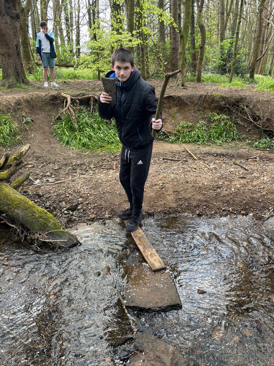 Tay class enjoying a river woodland walk to round off the week. #nature #well being ⁦@knoxacademy⁩