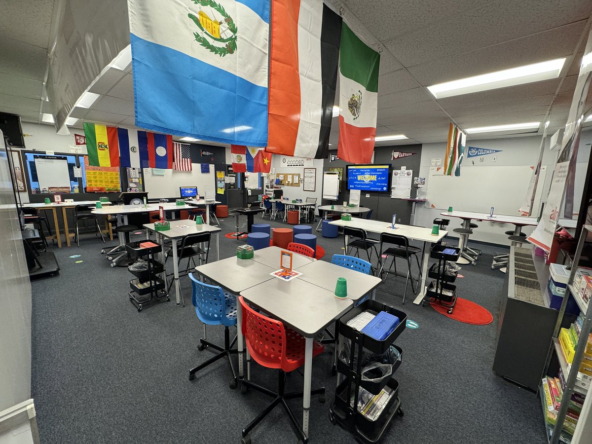 I love my classroom!   It fosters community, creativity, collaboration, critical thinking, and academic language development.  It’s all about working in #TEAMS not groups. #FutureReady #NoTeacherDesk #NoFront #StudentCentered