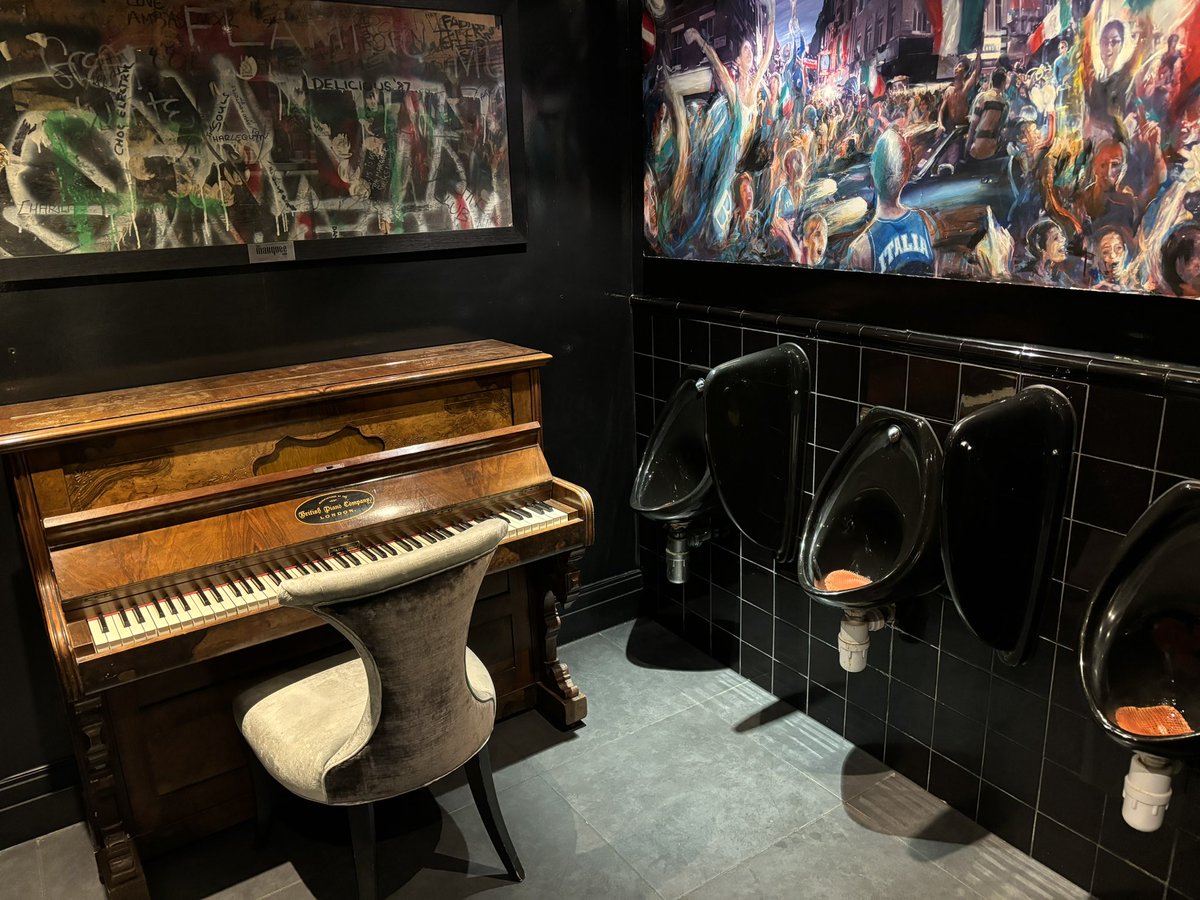 I’m not saying the bar I’m in’s pretentious, but there’s a fucking piano in the gents.