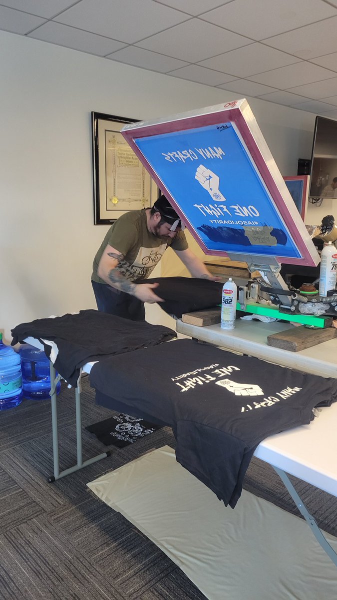 IATSE 871 members! We are screen printing shirts at the local until 4pm. Bring a shirt or a bag and get some solidarity gear, or just pick up a T Shirt if you missed the rally.
#IASolidarity