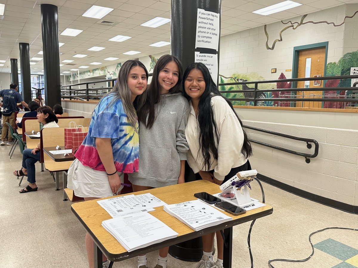 ELL Family Night 2024 is a wrap! Thank you to the families that attended and all the volunteers who made this a special night for our ELL families! #wearemaryville