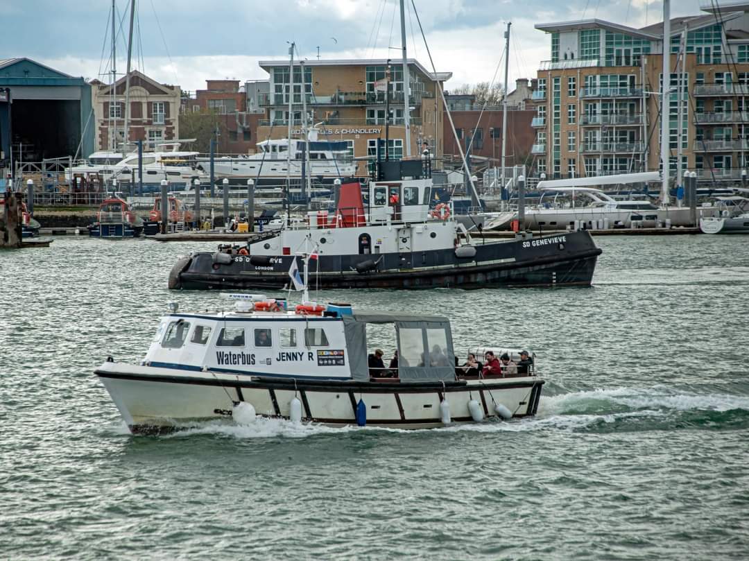 Don't forget the waterbus service operates Weds to Sunday between the Historic Dockyard and the Gosport attractions from 10:30 until 16:00. The Explosion boat goes at 11:00, 1300 and 15:00. @visitportsmouth @PHDockyard @explosionmuseum @RNSubMuseum @GosportTown @moreGosport