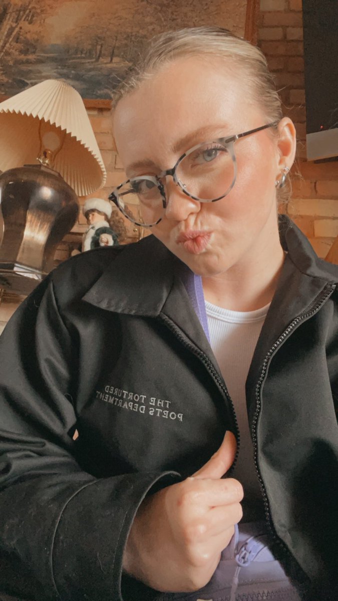 KaleaLyn's tweet image. I’m obsessed with the jacket I can’t wait to add patches to it 🤩 #TSTTPD