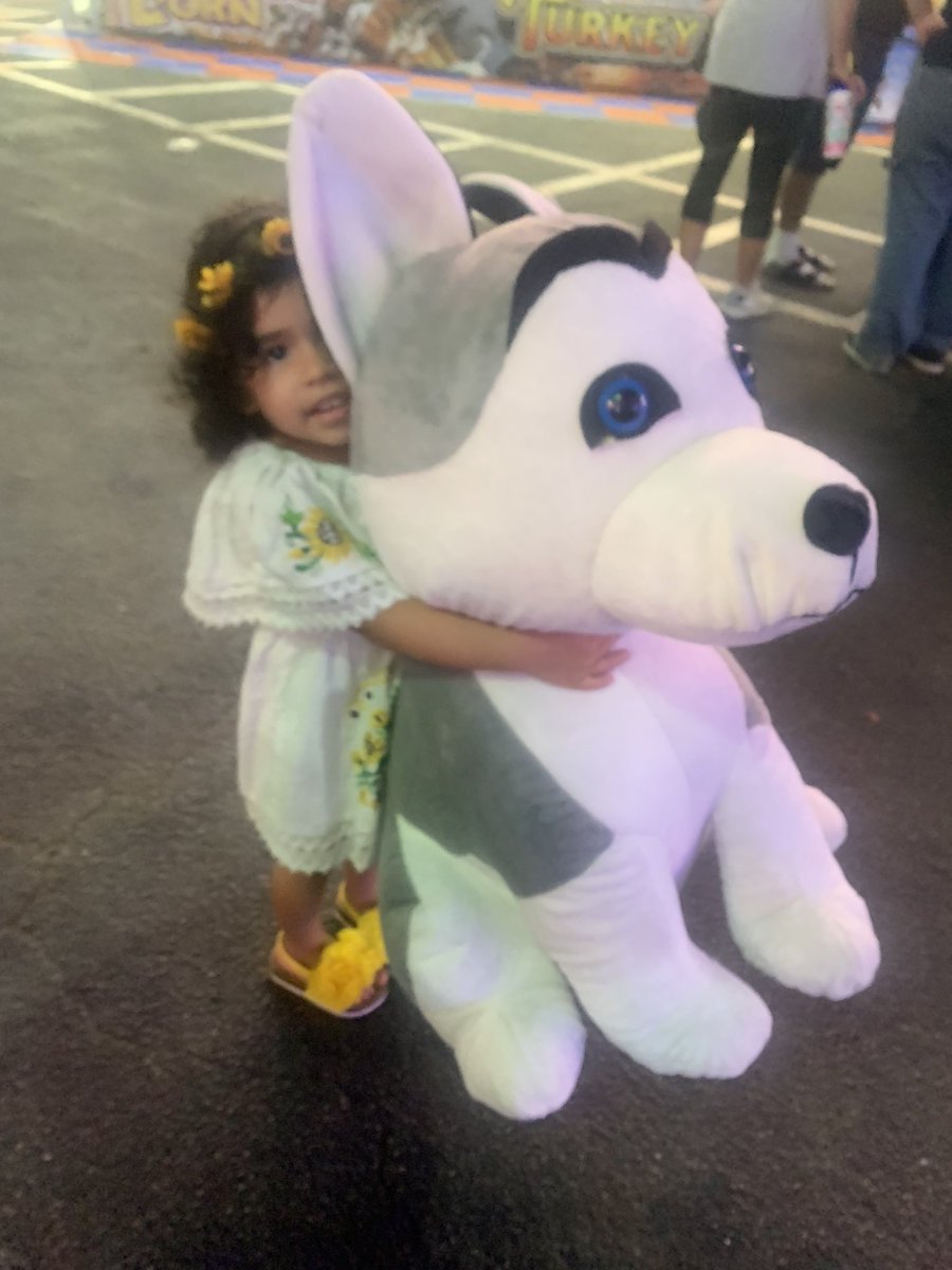 Won this dog for my daughter at the carnival last. Gonna name him AD. Approve @AntDavis23 ? #unibrow #SanAntonioFiesta #Carnival2024
