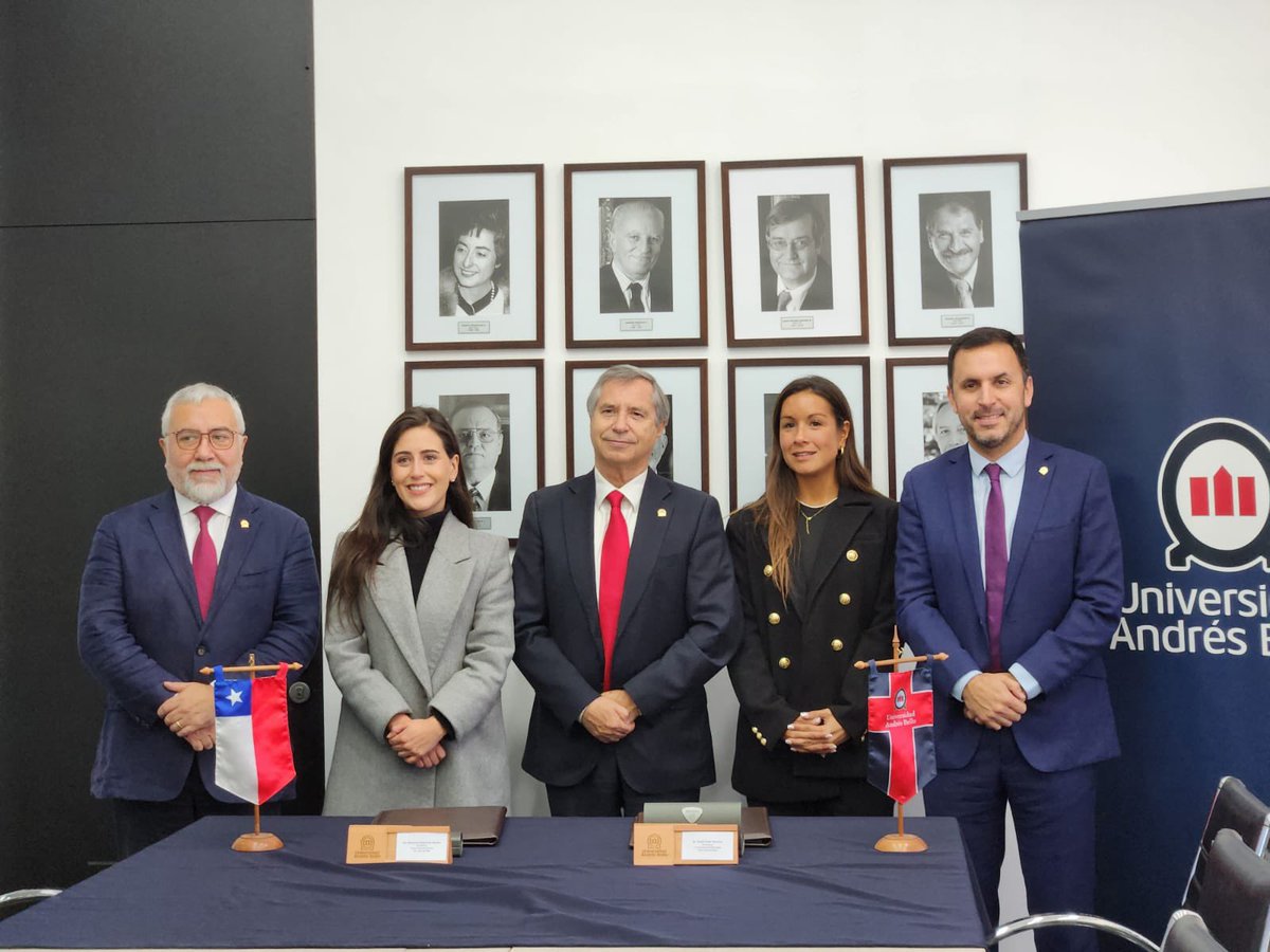 Hoy se celebró la firma convenio colaborativo entre la @uandresbello y la Municipalidad de la Ciudad Jardín, @vinadelmar, que tiene por finalidad promover el bienestar de la población de diversos sectores de la comuna, procurando el mejoramiento de las condiciones y calidad de