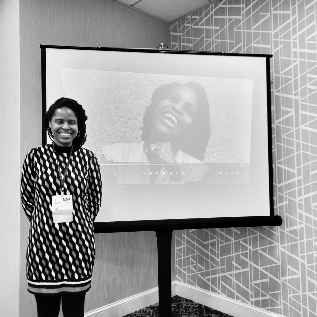 I'm having more fun than I thought was possible at a conference! My paper titled 'Black and Asian: Constructions of Blasian American Identity in Nicola Yoon's YA Novel, Everything, Everything' was really well received.
#AAAS2024 #AsianAmericanAssociationConference2024