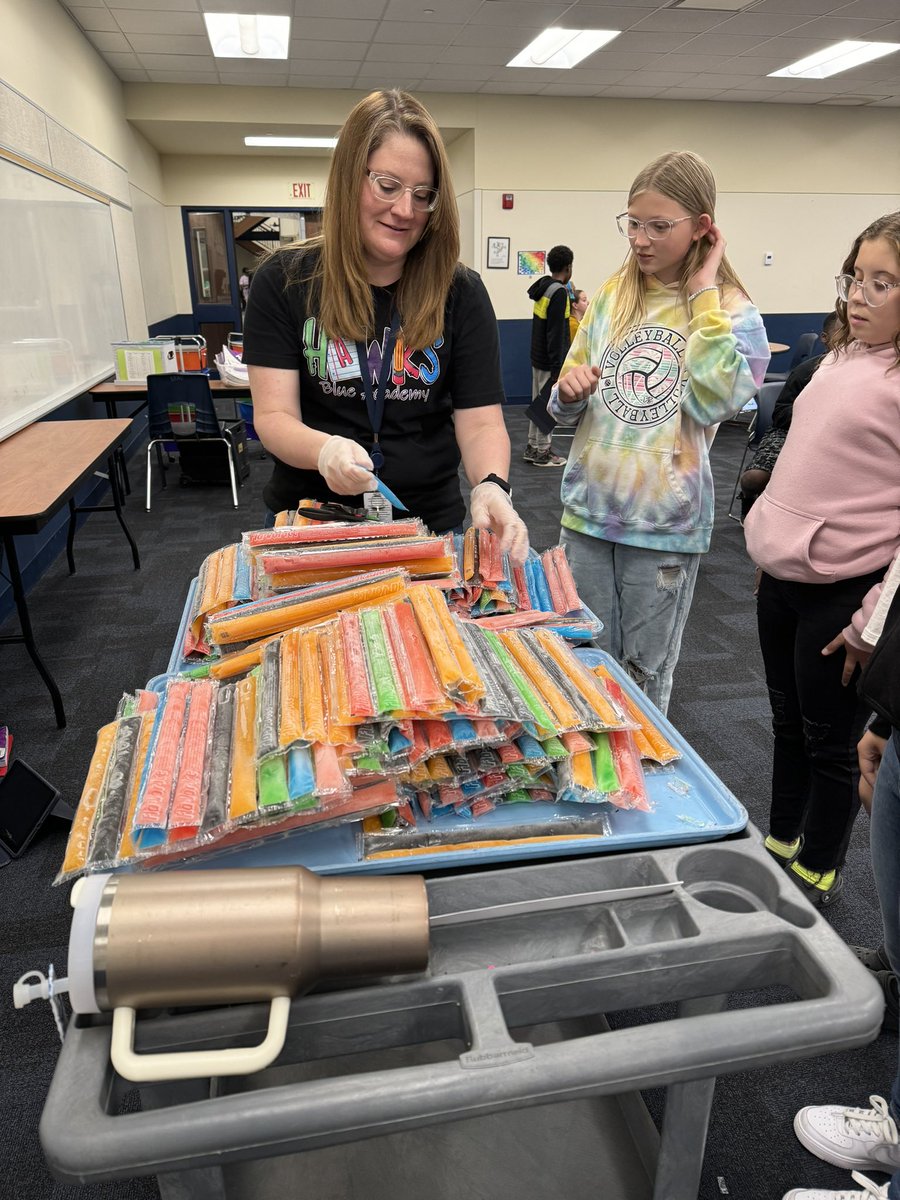 When you have %98 attendance rate  for a school population of 700+ you celebrate with all your 700 closest friends and have a popsicle party! #schoolattendance #whatstruancy? @CISJalaina