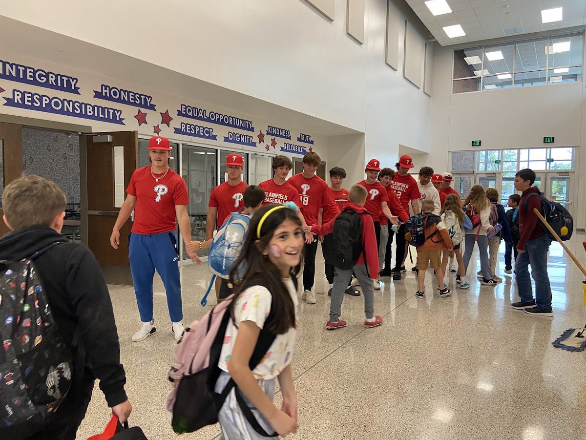 HIGH FIVE FRIYAY‼️ Our guys spent this afternoon sending off the students at Guilford Elementary into the weekend with High Fives on this FriYay #RedPride