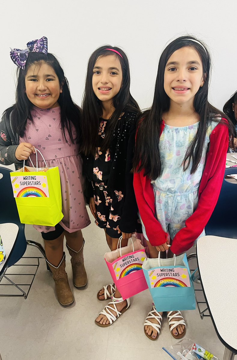 3rd Grade Ready Writers and ready for UIL competition!! Let’s do this girls!📝🤠 @BSuarez_SVES @SierraVista_SA #tickettosuccess